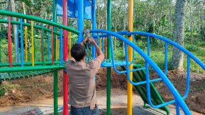 Fabrication of Hand Swing Rides at Mekarsari Tourism Park in Kaligentong Village, Boyolali Regency to Increase Tourism Potential and Develop Children’s Motoric Abilities